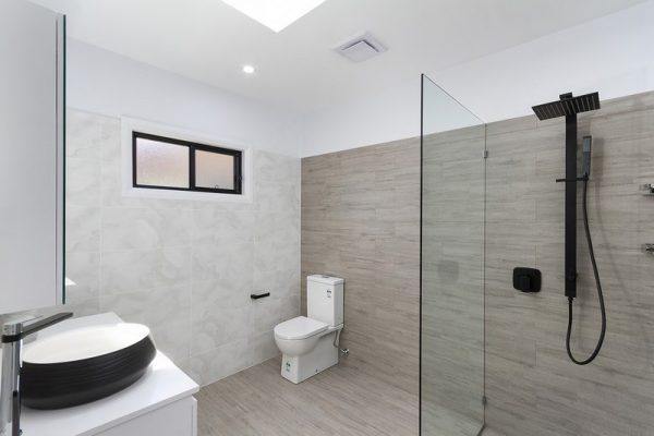 bluegum-granny-flat-sydney-timber-looking-tiles-feature-wall-skylight-walking-shower-fix-glass-panel