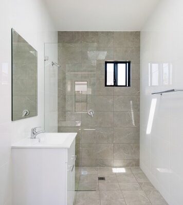granny-flat-bluegum-sydney-skylight-feature-wall-bathroom-fix-panel-shower-screen-tiles-to-ceiling