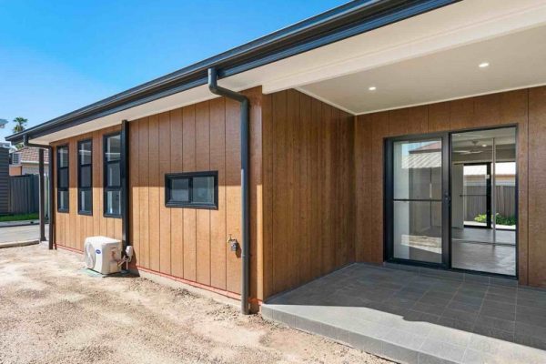 granny-flat-design-bluegum-2-bedroom-bluegum-back-patio-weathertex-natural-vertical-windows-black-front-porch