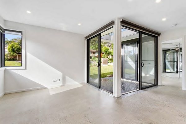 granny-flat-sydney-2bedroom-design-polished-concrete-sliding-doors-open-roof-high-ceilings-corner