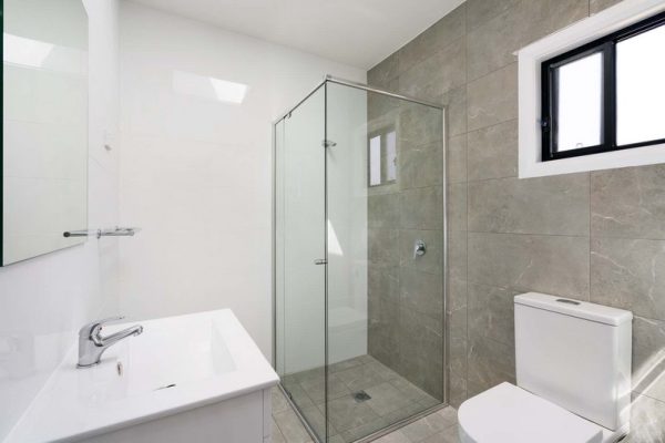 granny-flat-sydney-bluegum-2-bedroom-2-bathrooms-tiles-to-ceiling-feature-skylight-black-windows