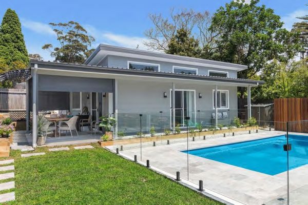 granny-flat-sydney-bluegum-design-skylights-raked-ceilings-weathertex-patio-covered-patio-glass-pool-fence