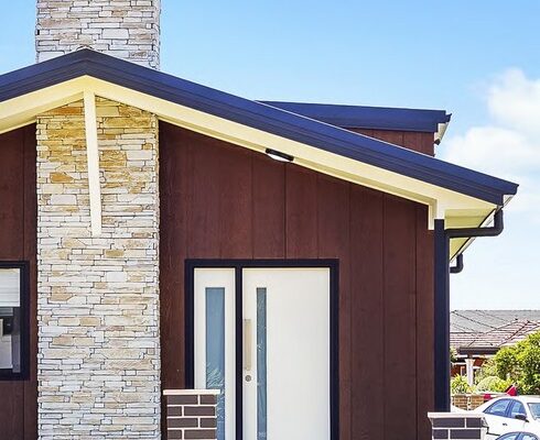 granny-flat-sydney-bluegum-weathertex-natural-vgroove-150-vertical-stone-cheminee-black-windows-front-porch
