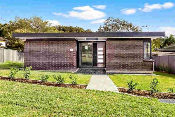 granny-flat-sydney-frontyard-streetview-white-bricks-black-sliding-door-flat-roof-colorbond